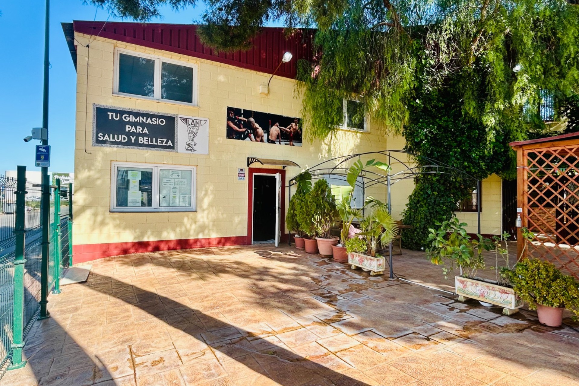 Resale - Commercial - Daya Nueva - Pueblo