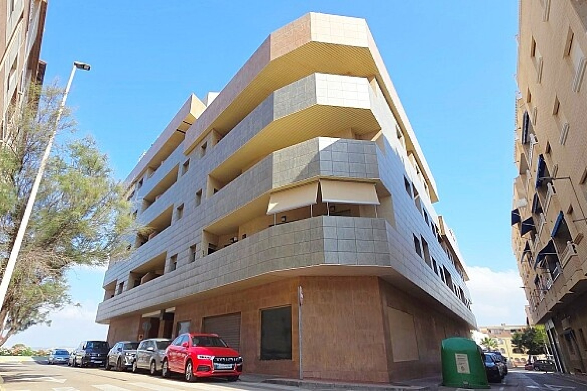 Resale - Garage - La Mata