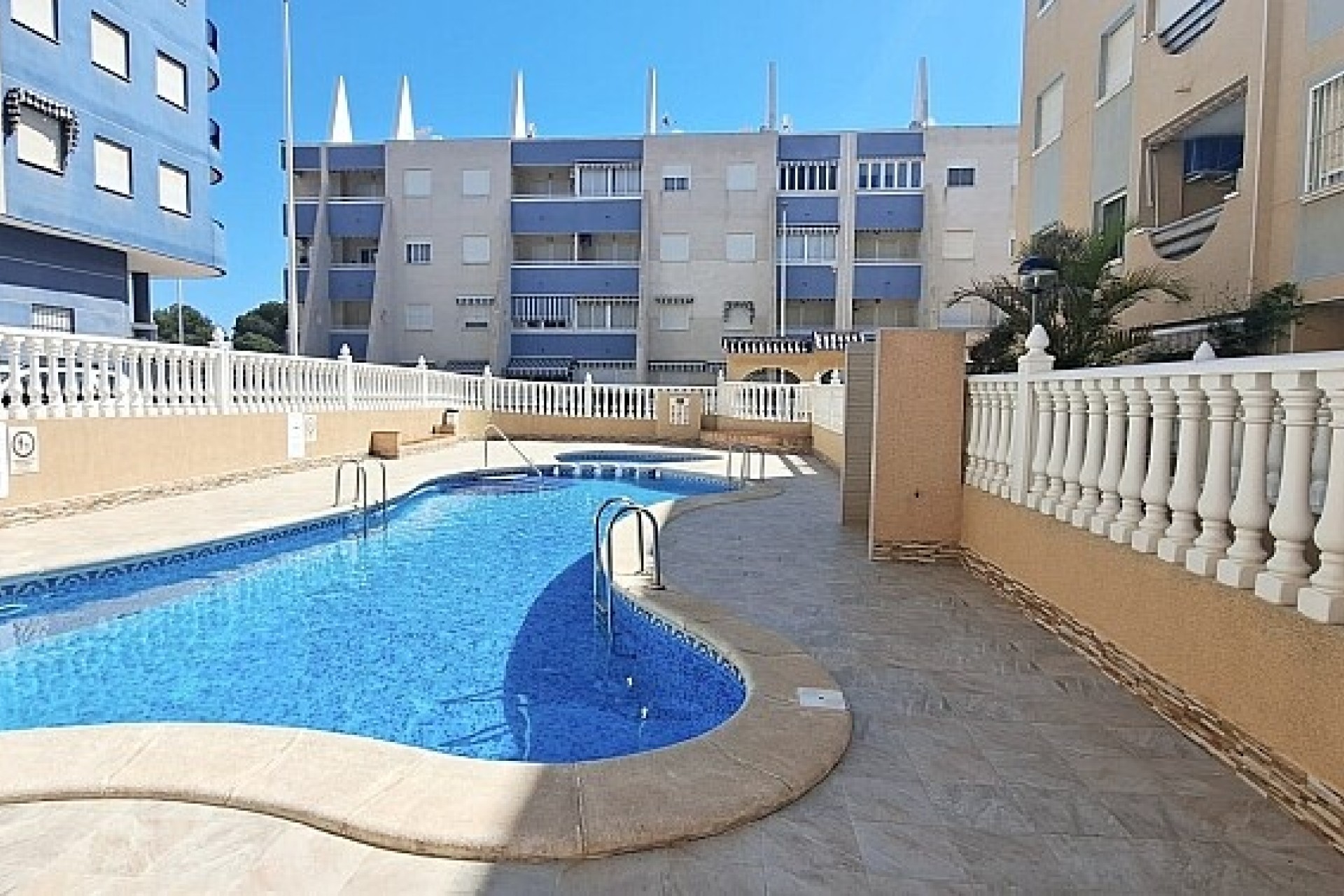 Resale - Ground floor apartment - Torrevieja - La Mata