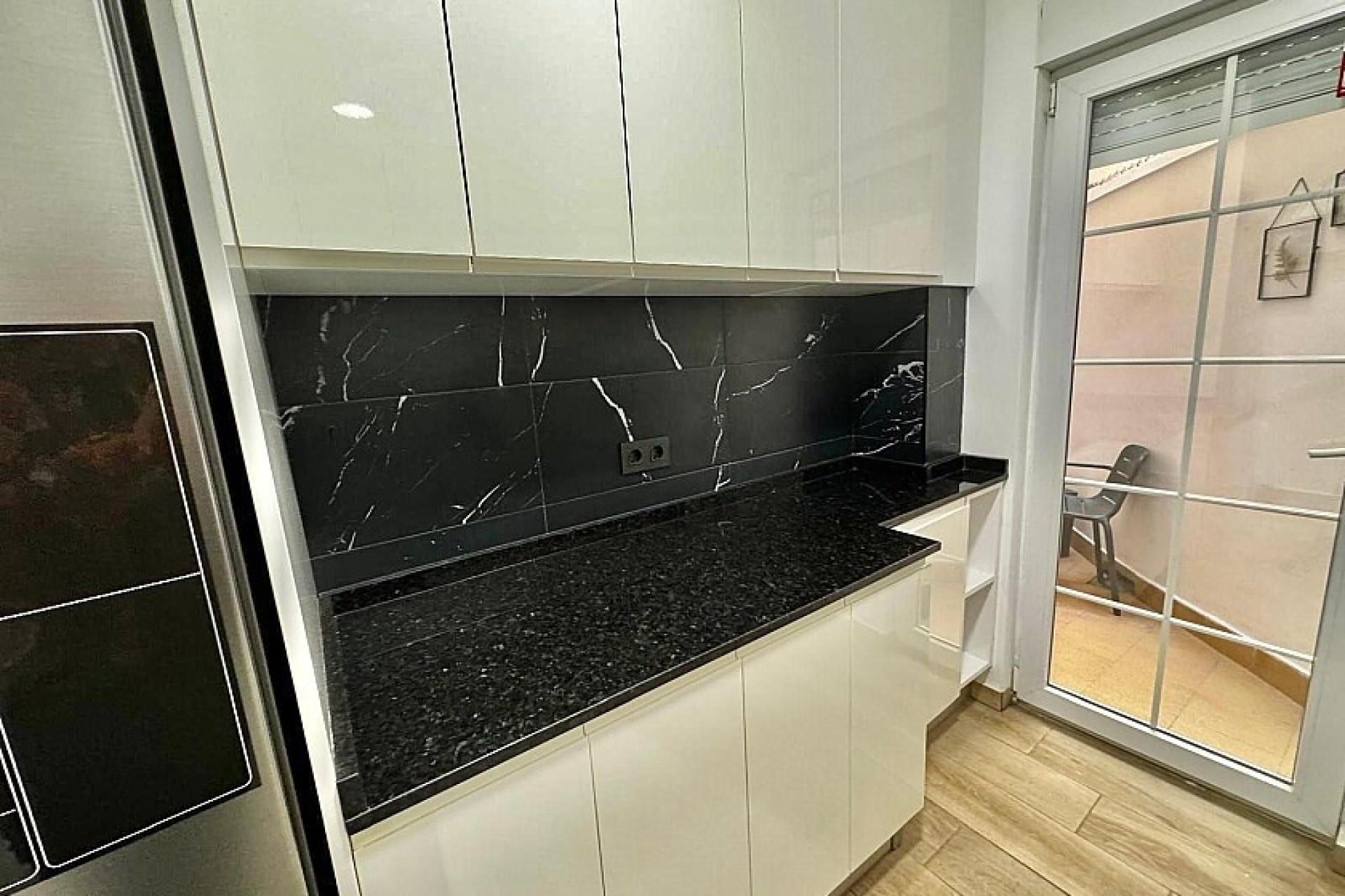 Resale - Ground floor apartment - Torrevieja - Playa de los Locos