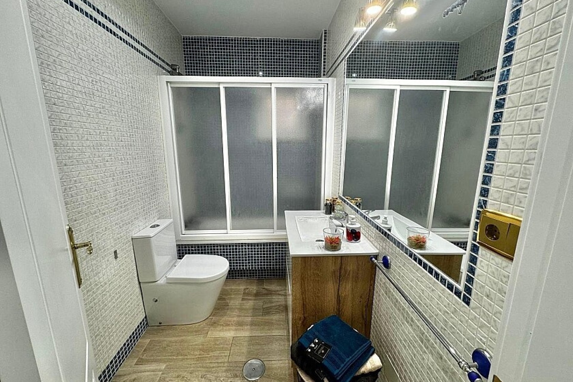 Resale - Ground floor apartment - Torrevieja - Playa de los Locos