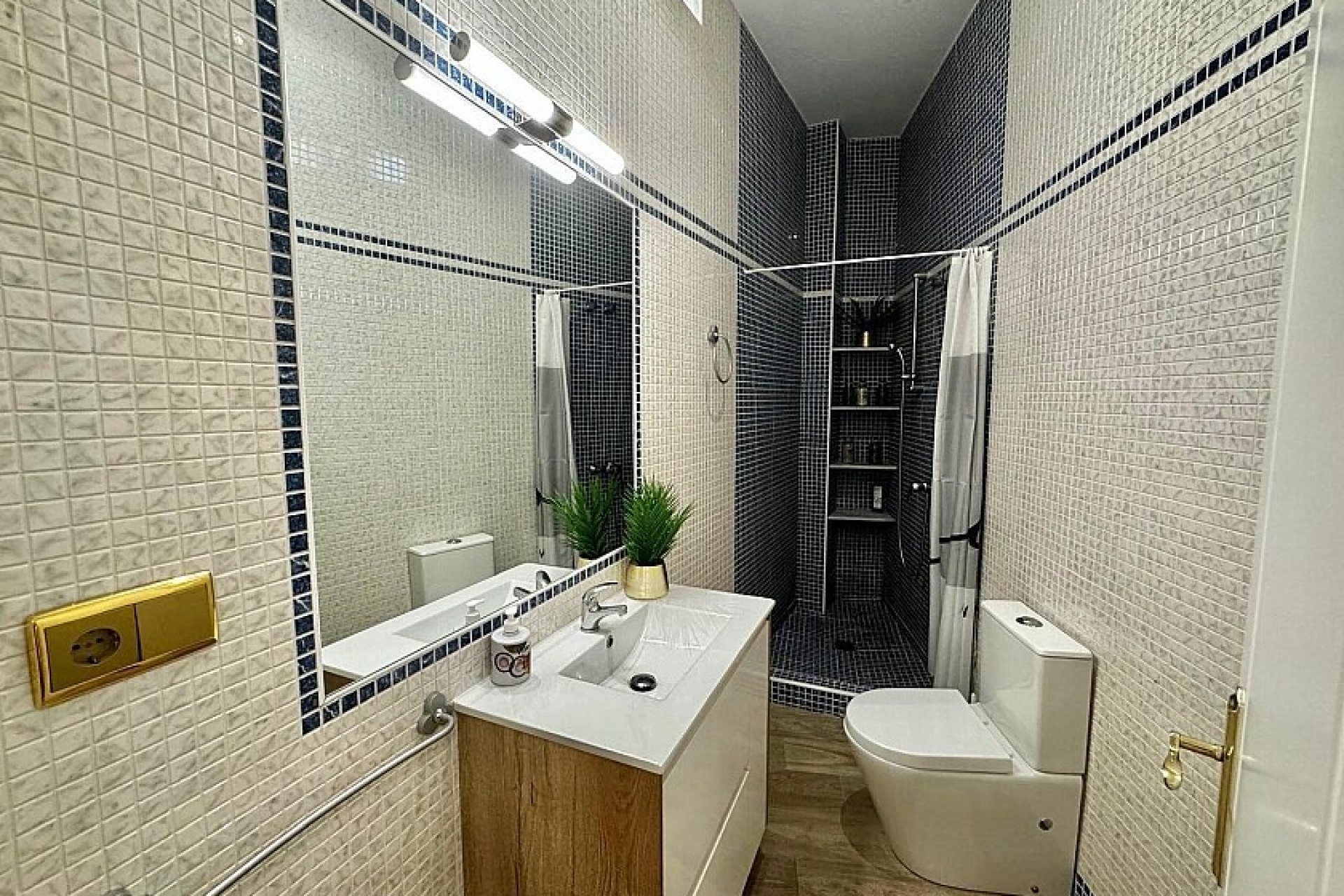 Resale - Ground floor apartment - Torrevieja - Playa de los Locos