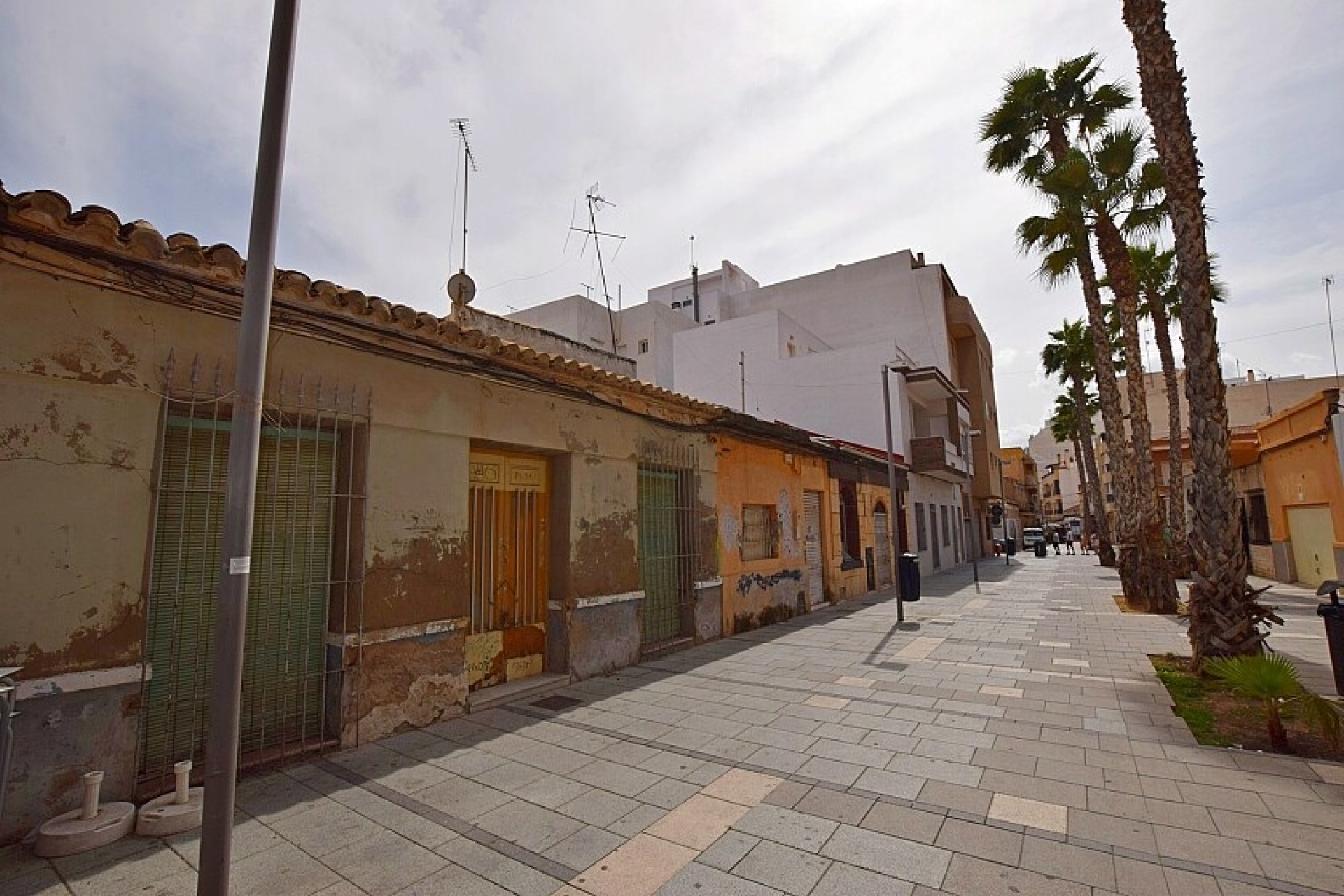 Resale - Land - Torrevieja - Paseo de Torrevieja