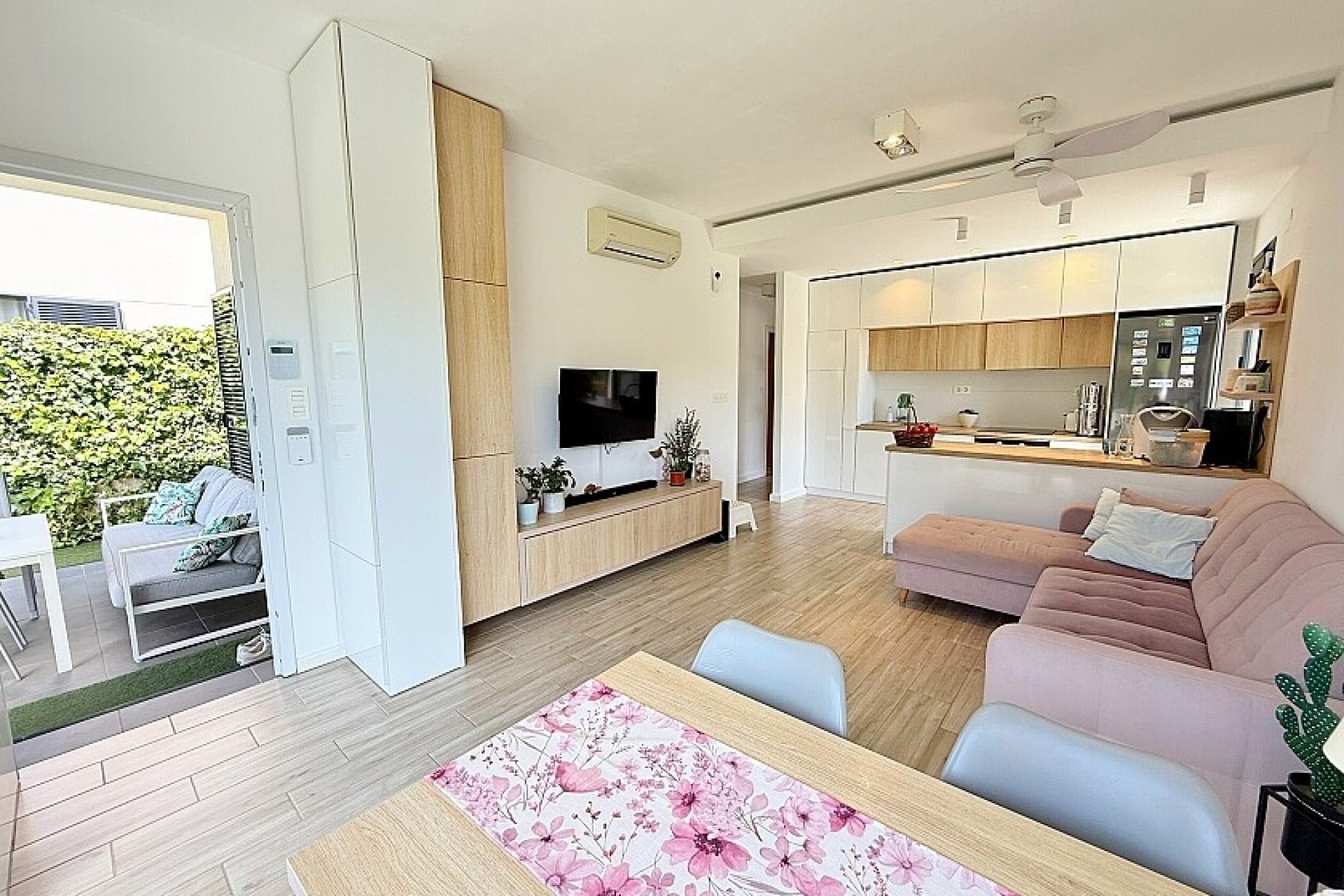 Resale - Luxury villa - Orihuela Costa - La Zenia