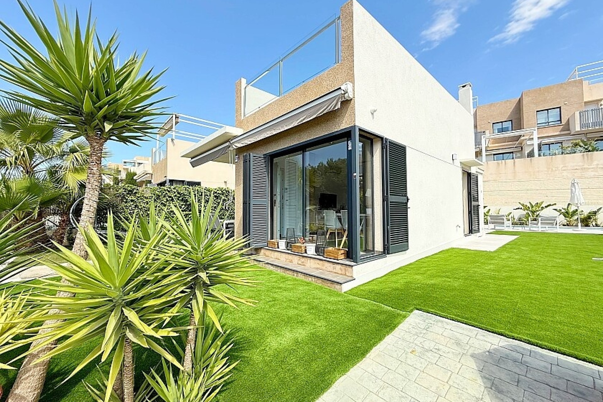 Resale - Luxury villa - Orihuela Costa - La Zenia