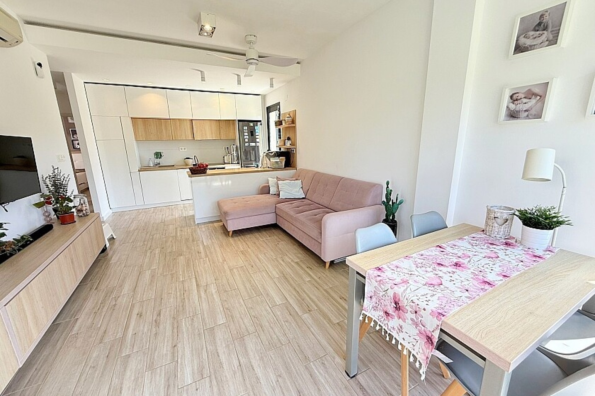 Resale - Luxury villa - Orihuela Costa - La Zenia