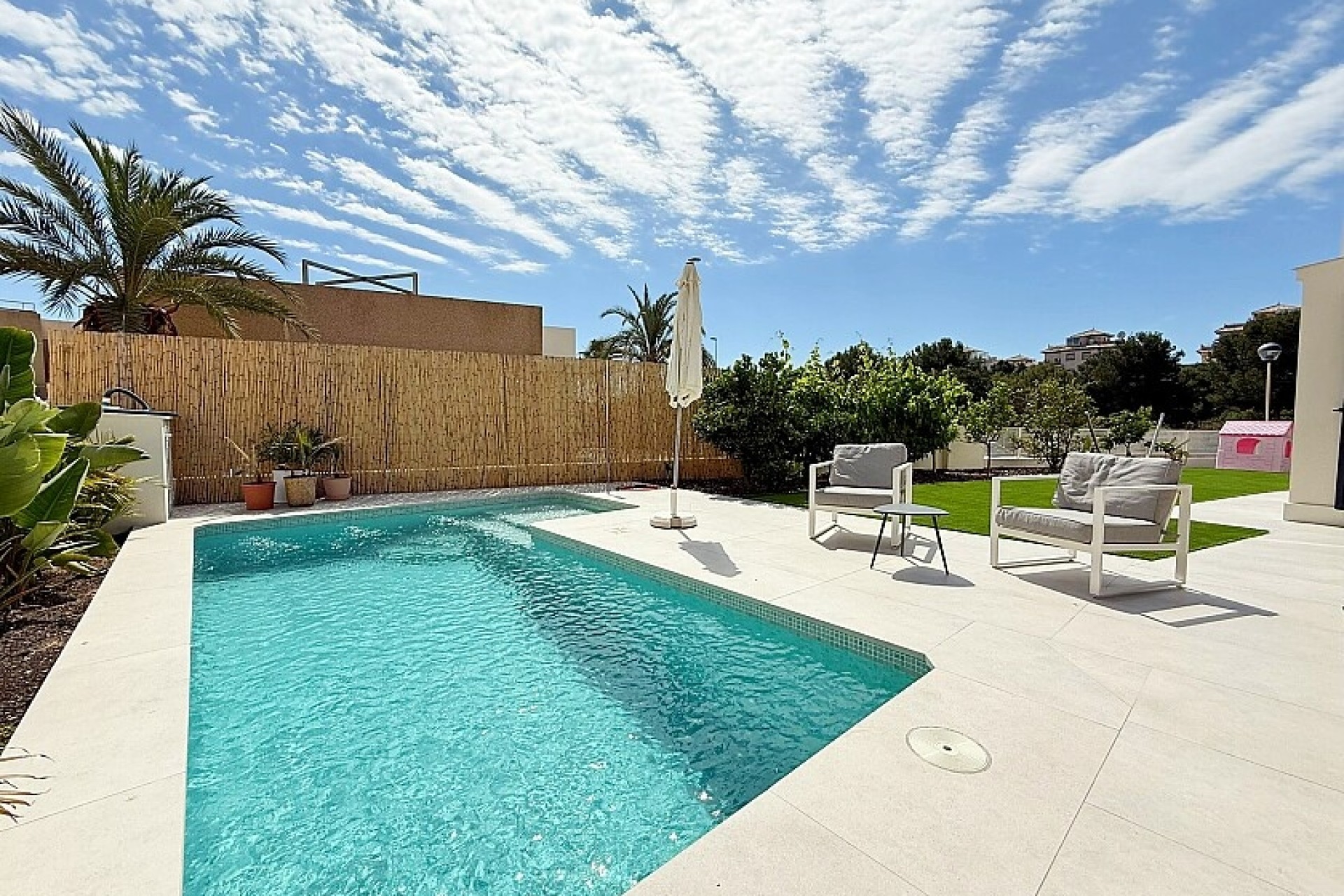 Resale - Luxury villa - Orihuela Costa - La Zenia