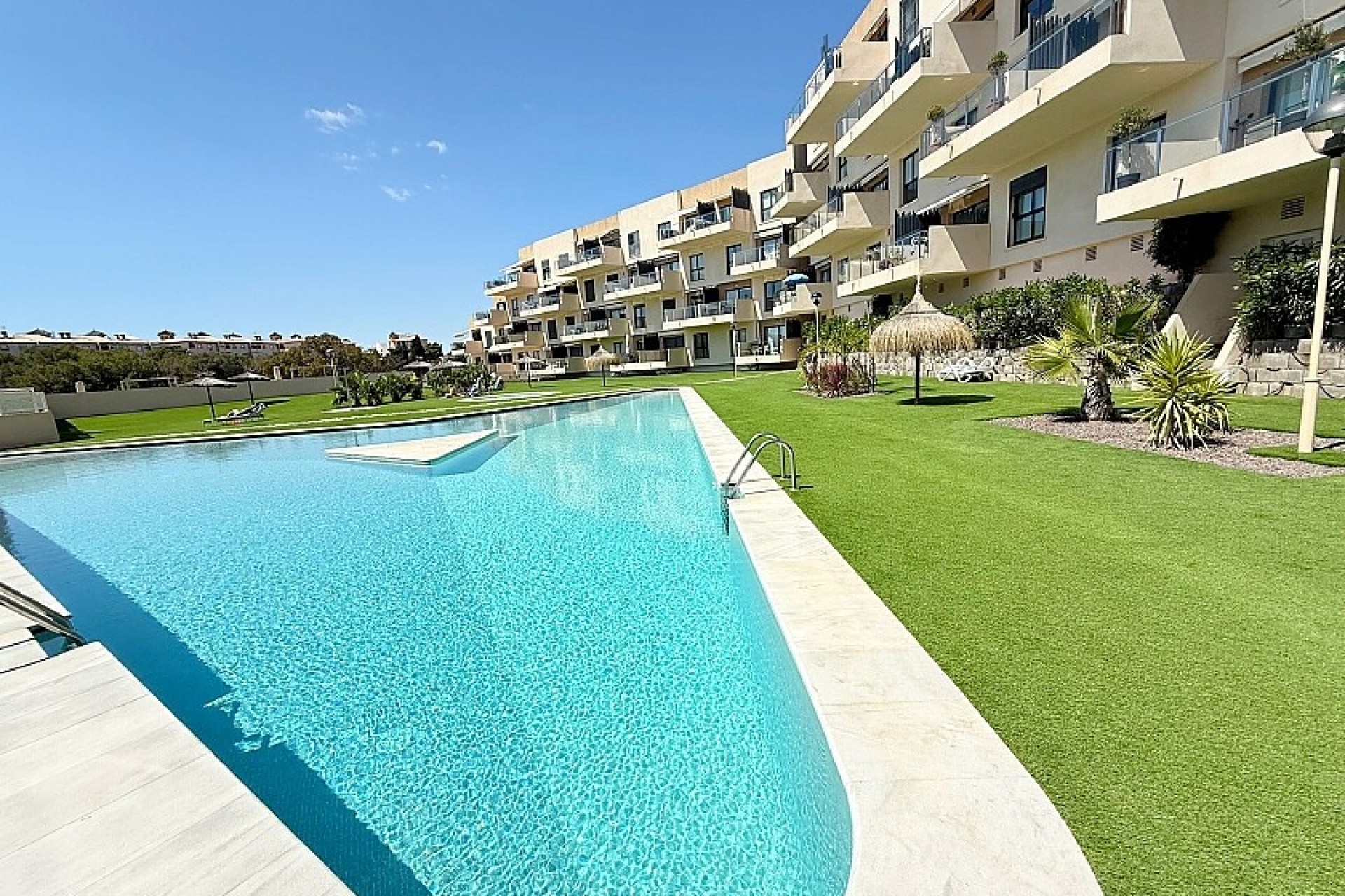 Resale - Luxury villa - Orihuela Costa - La Zenia