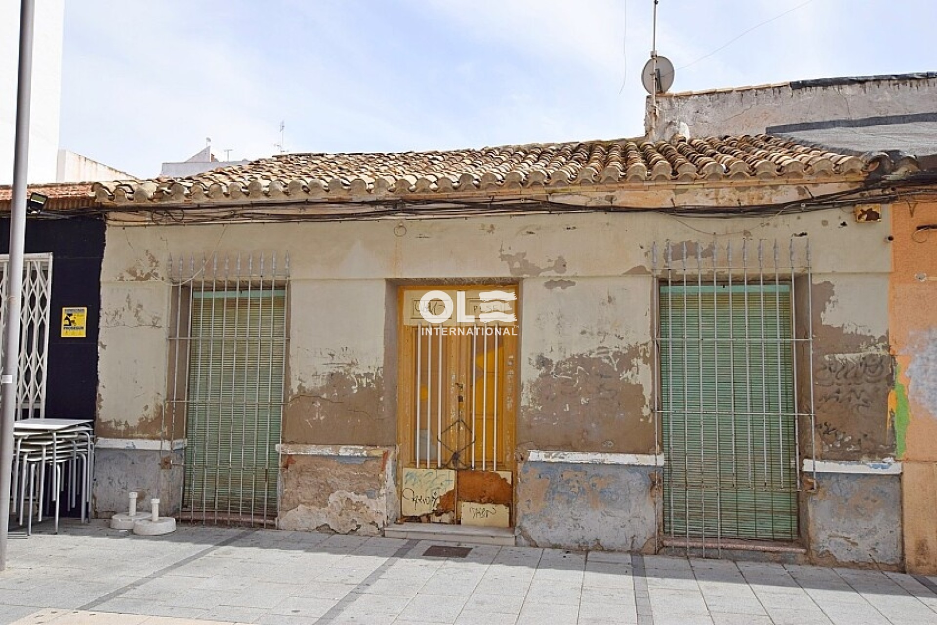 Resale - Plot / Land - Torrevieja - Paseo de Torrevieja