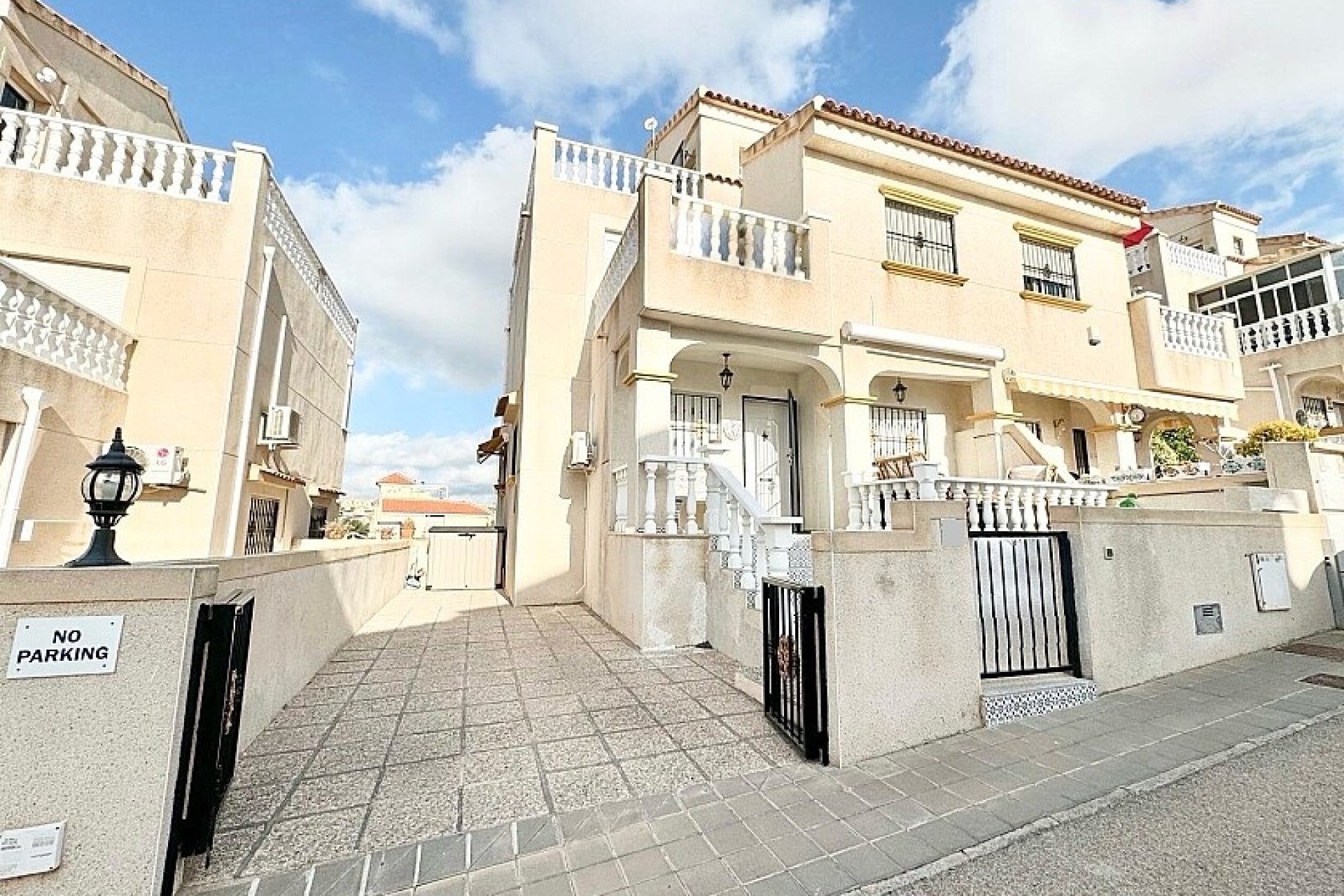 Resale - Semidetached villa - Orihuela Costa - Las Filipinas