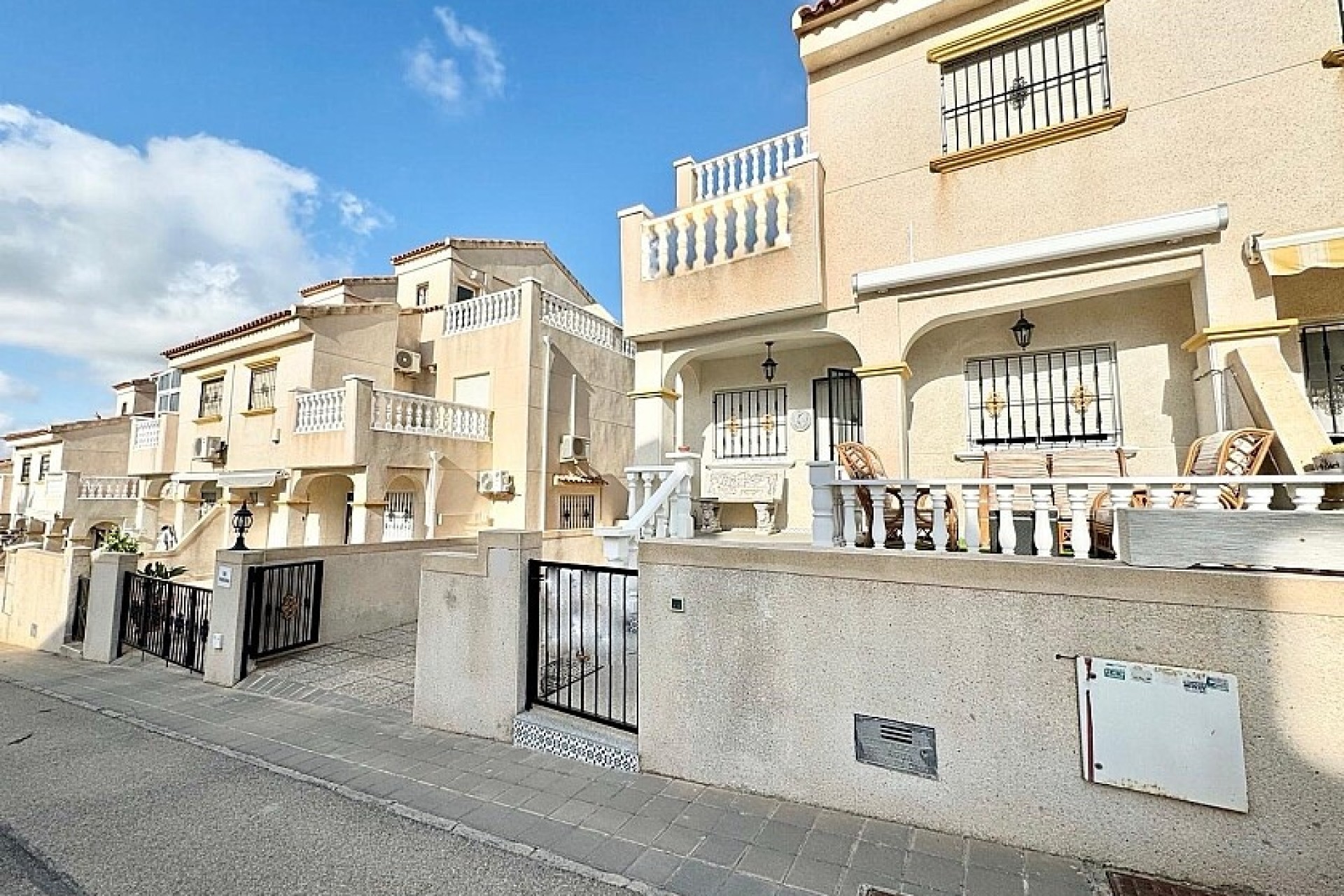 Resale - Semidetached villa - Orihuela Costa - Las Filipinas