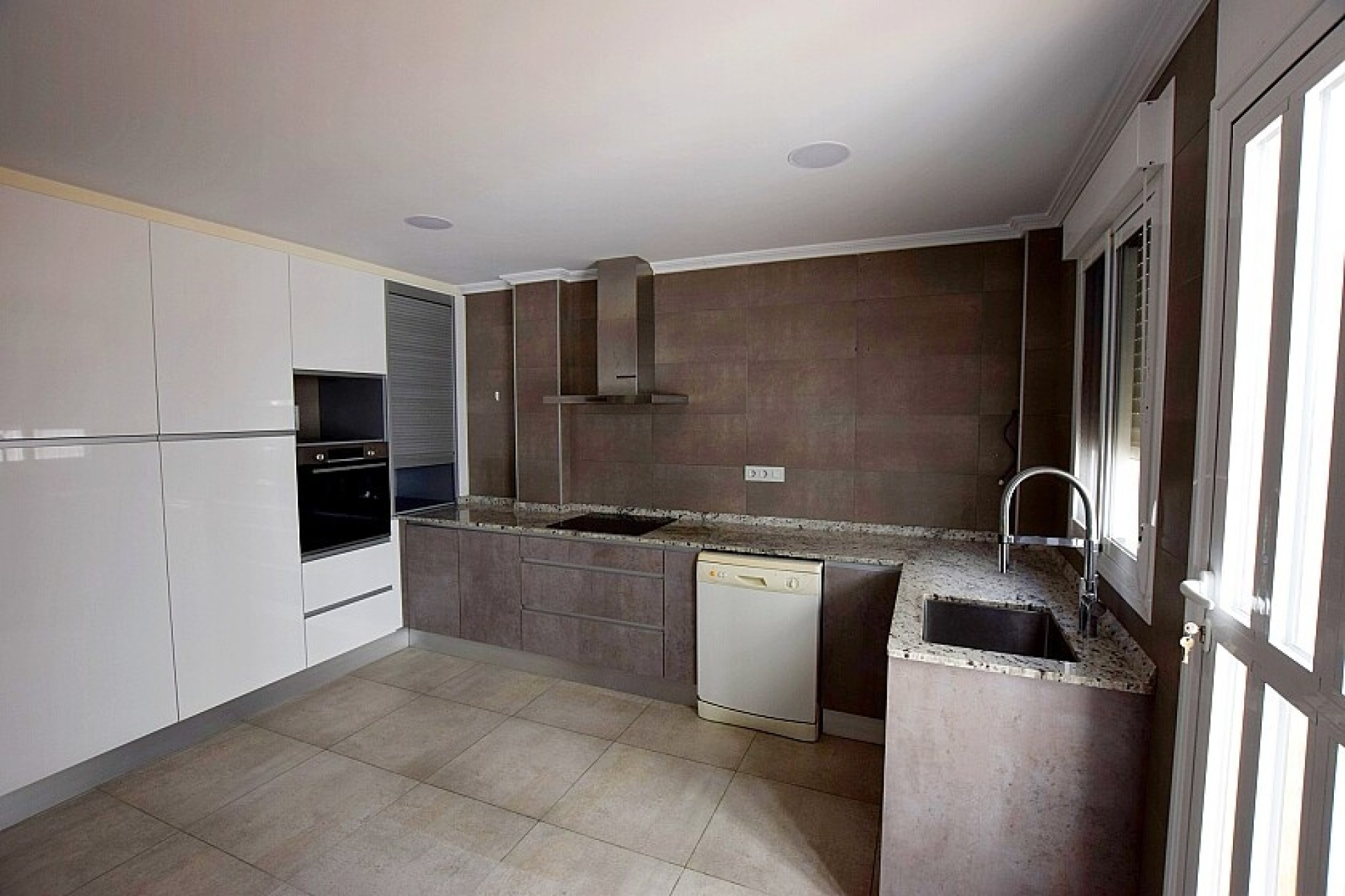 Resale - Semidetached villa - San Miguel de Salinas