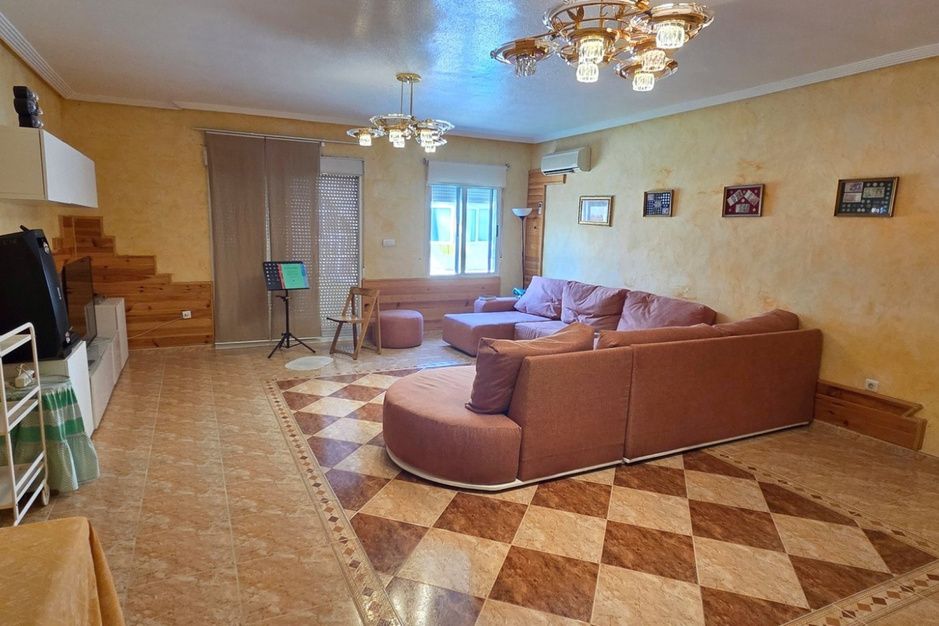 Resale - Townhouse - San Isidro
