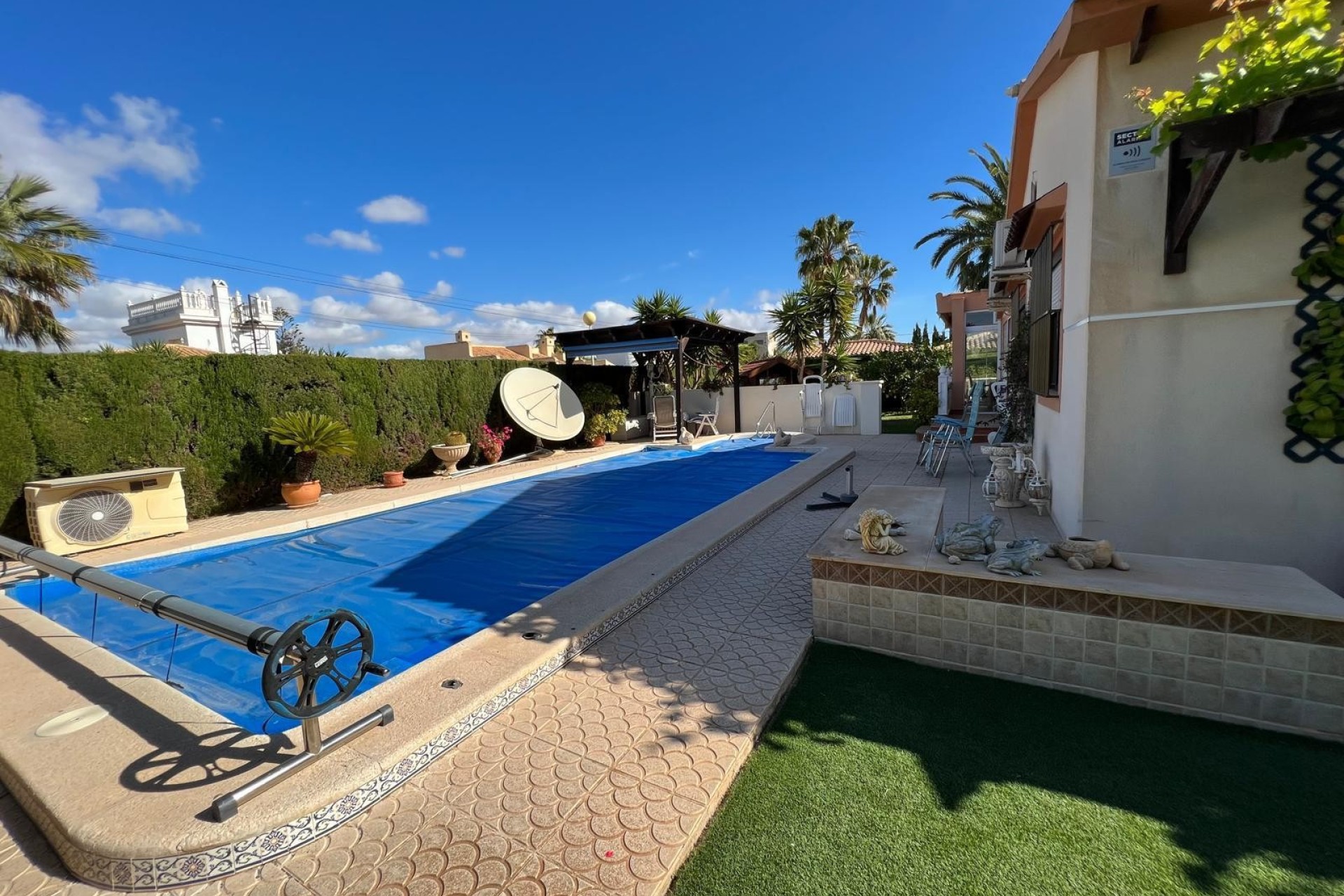 Resale - Villa - Cabo Roig
