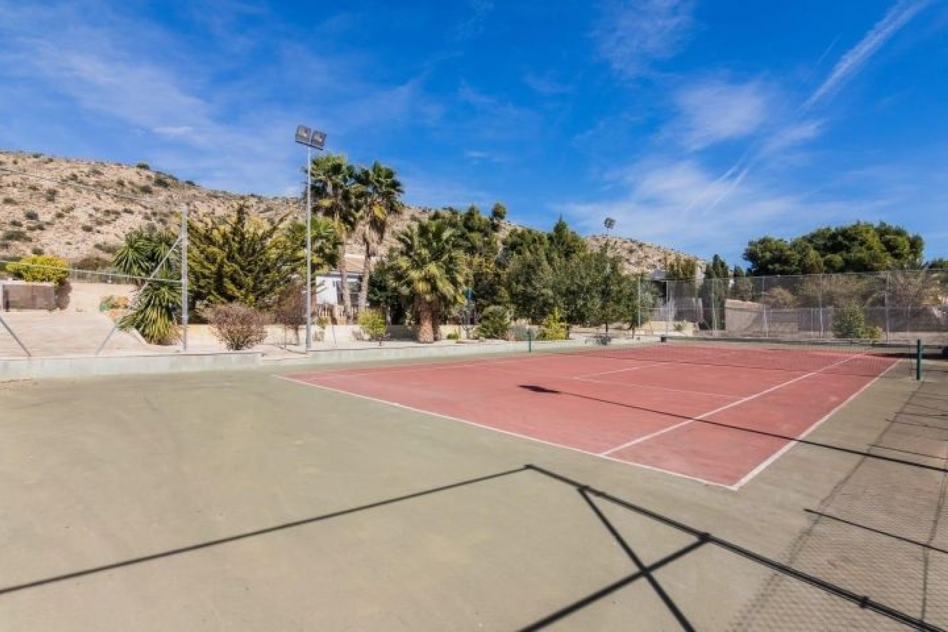 Resale - Villa - Elche