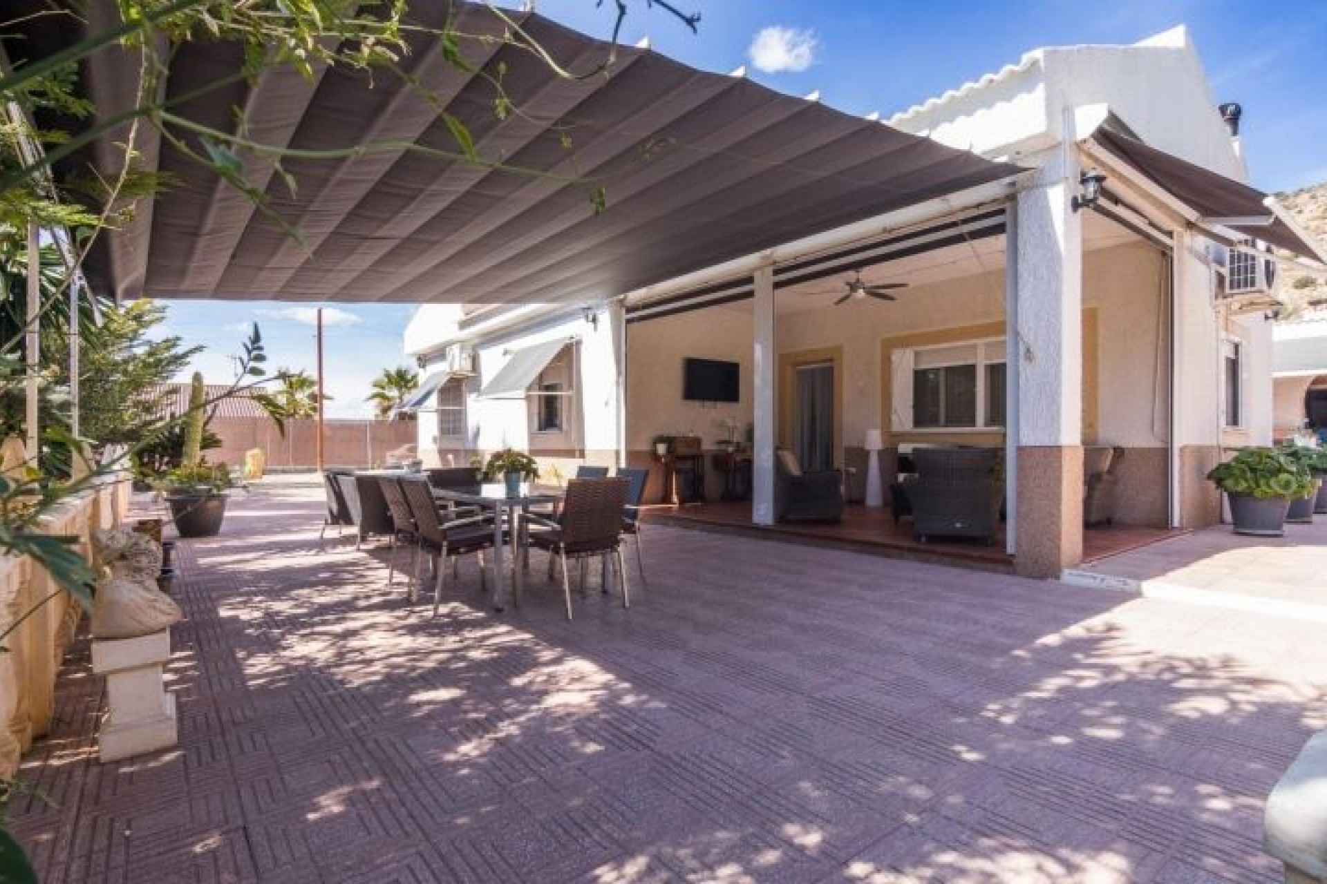 Resale - Villa - Elche