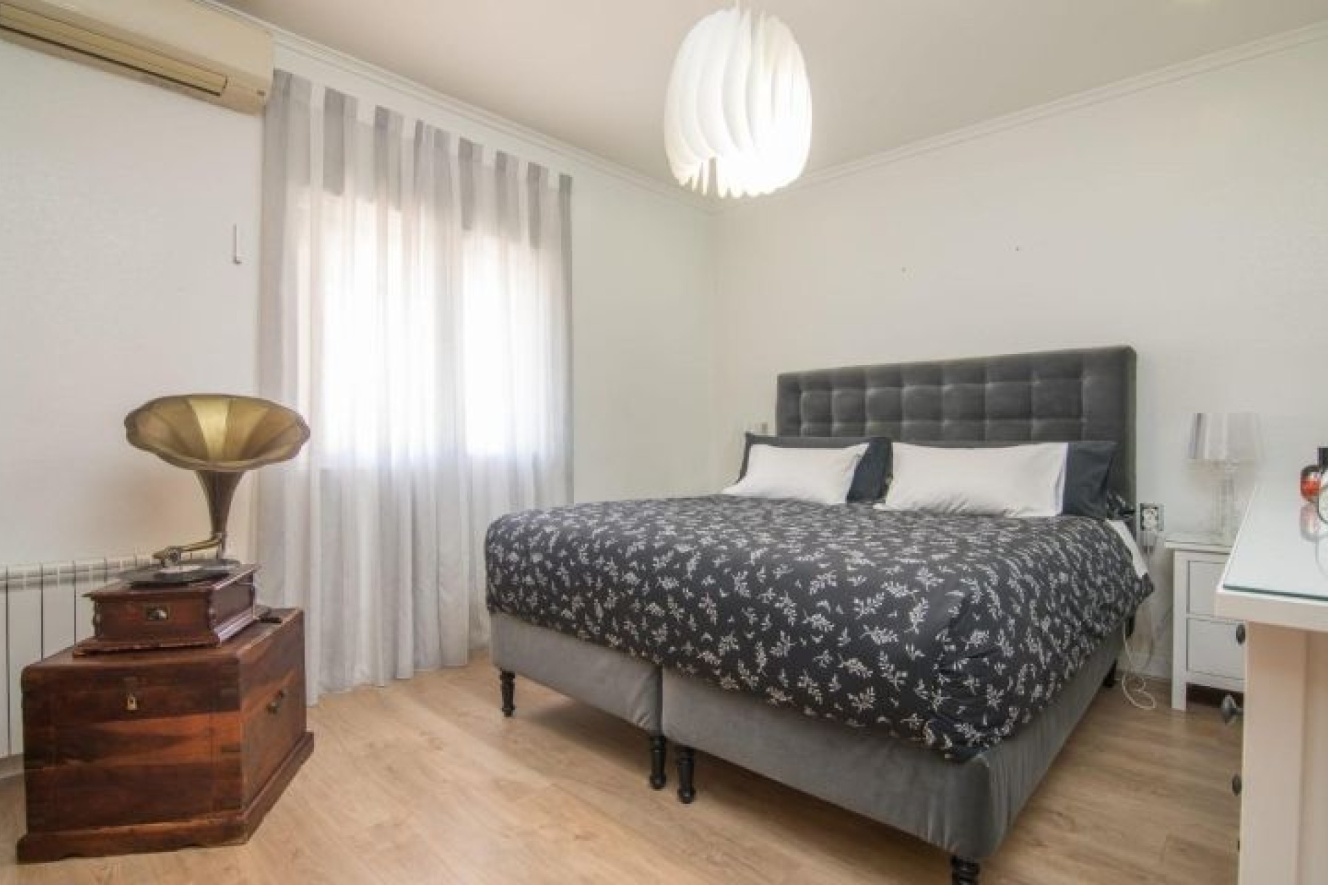 Resale - Villa - Elche