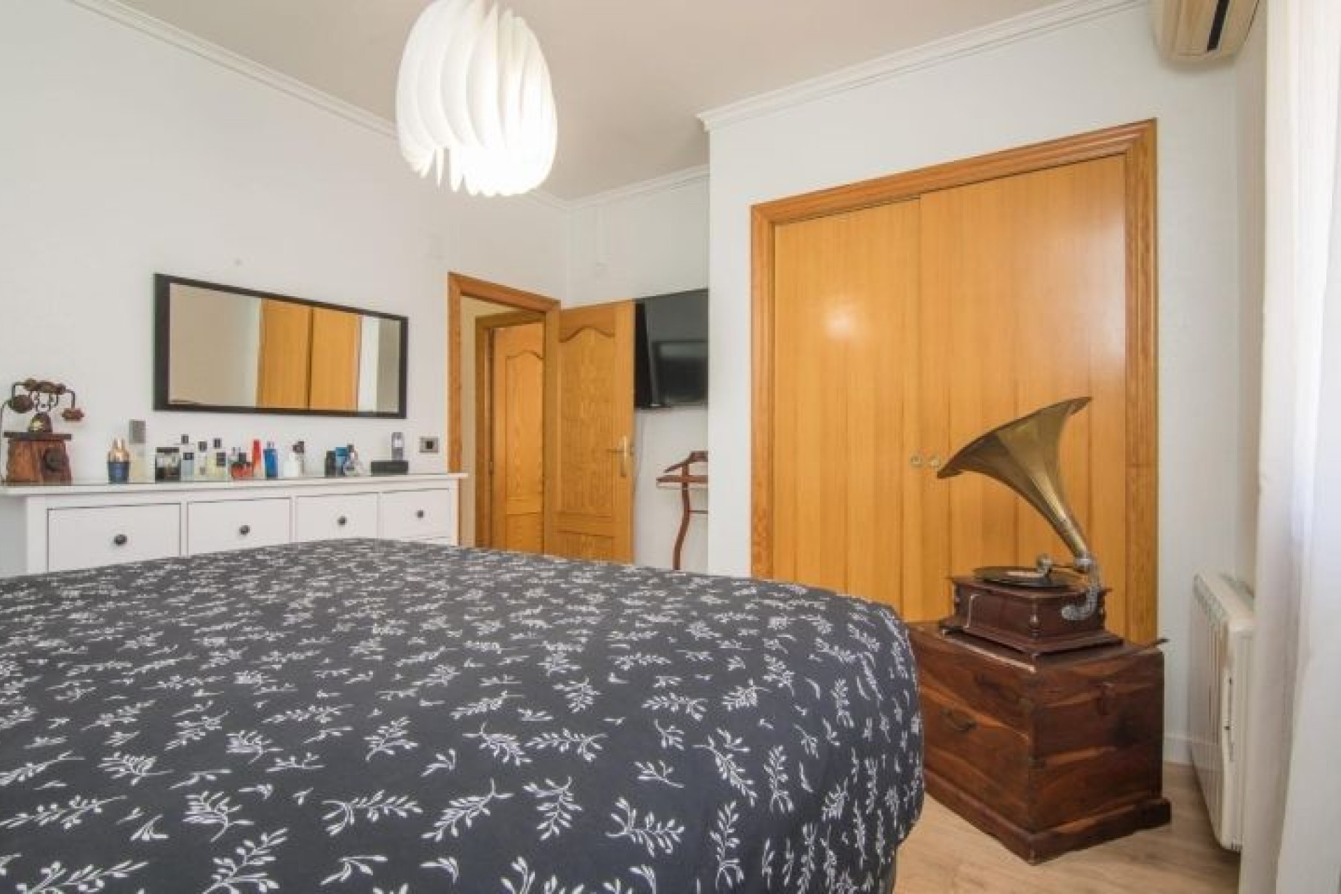 Resale - Villa - Elche