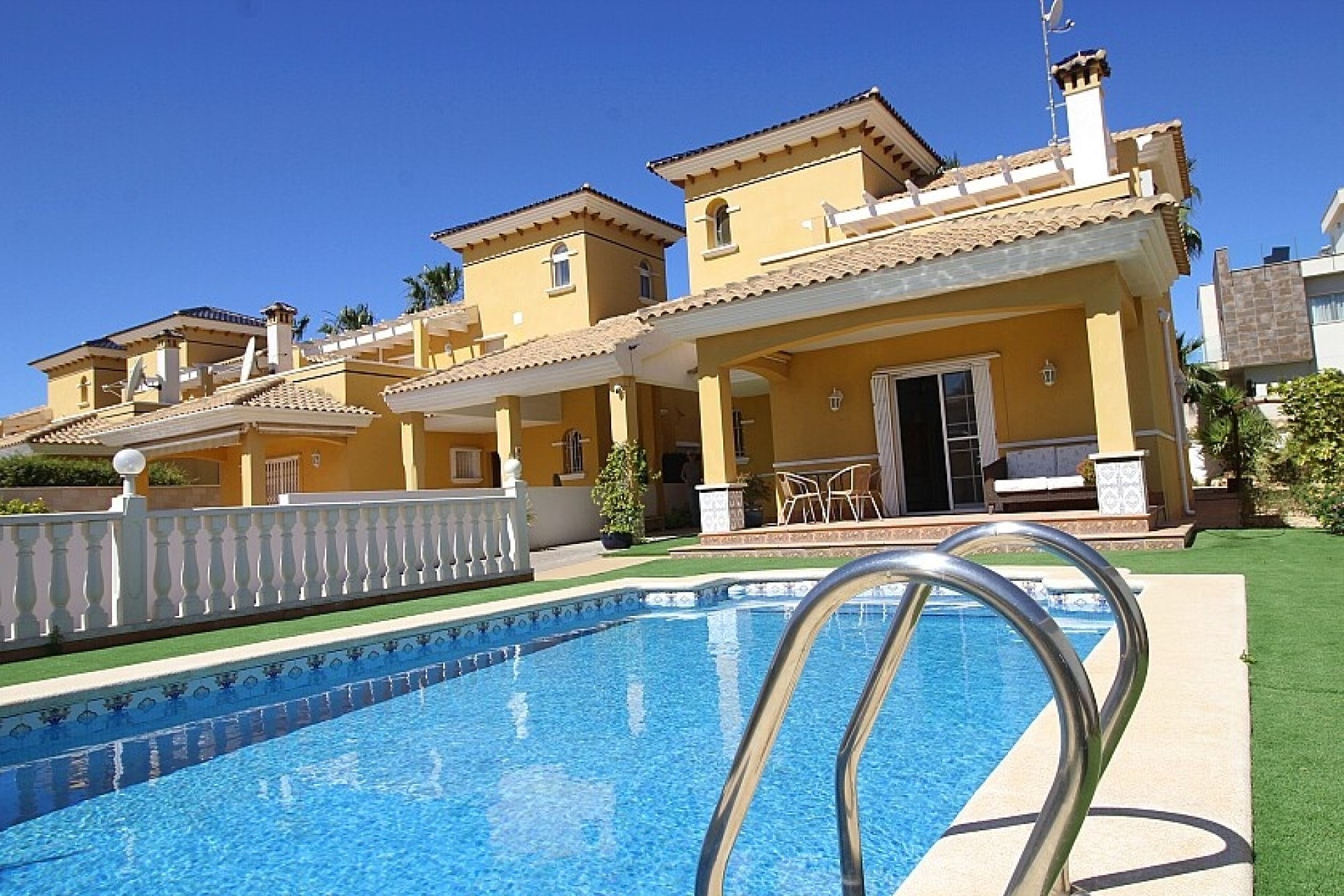 Resale - Villa - Orihuela Costa - La Zenia