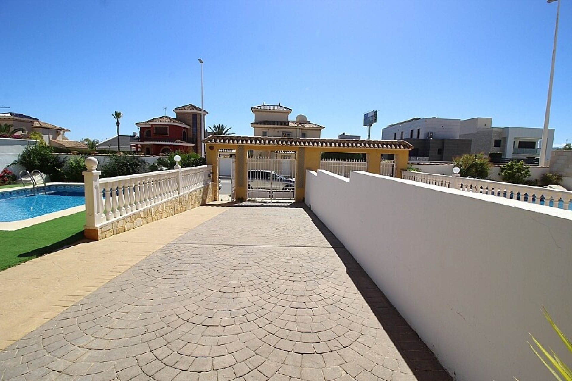 Resale - Villa - Orihuela Costa - La Zenia