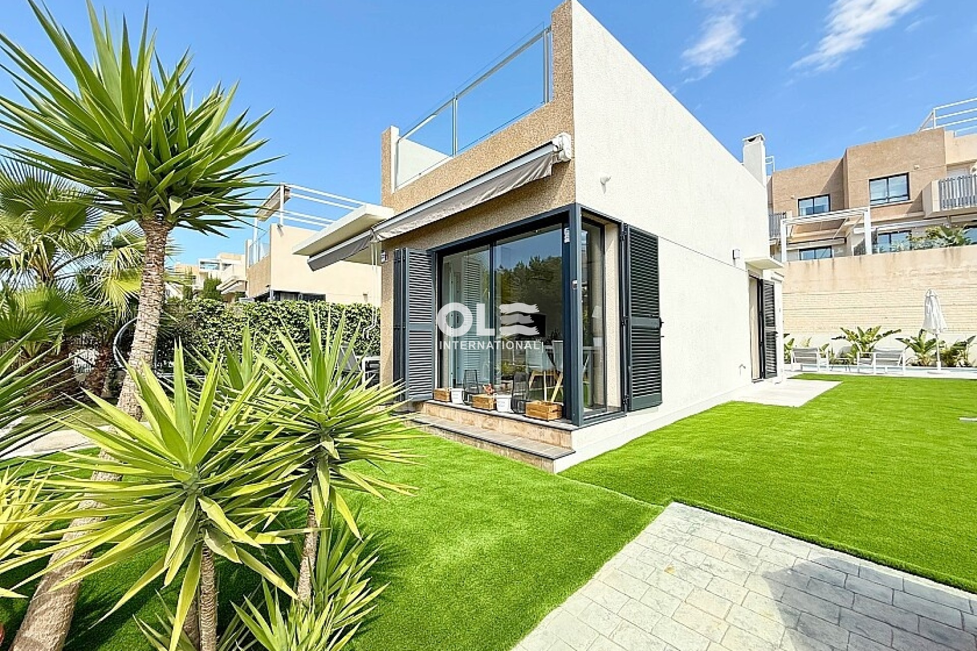 Resale - Villa - Orihuela Costa - La Zenia