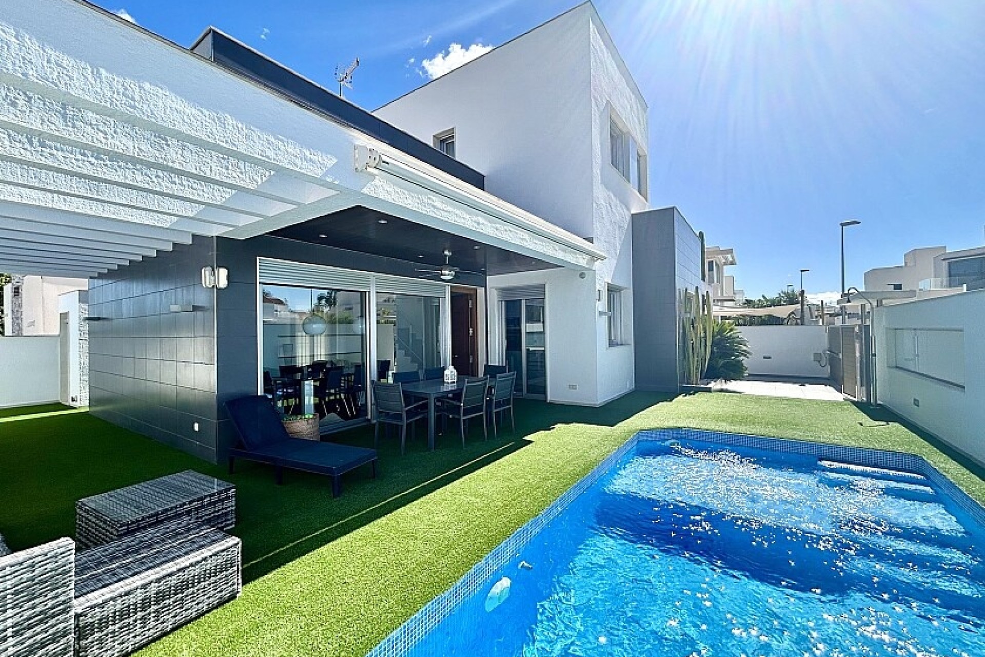 Resale - Villa - Orihuela Costa - Mil Palmeras