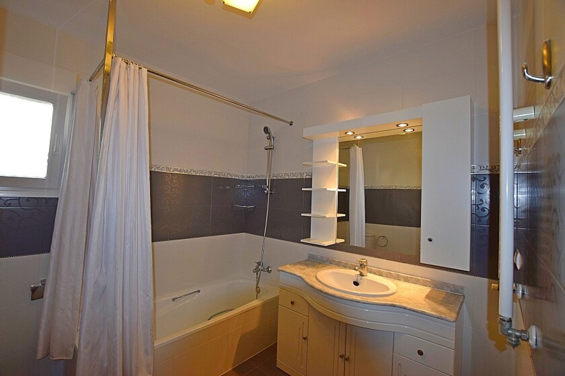 Resale - Villa - Orihuela Costa