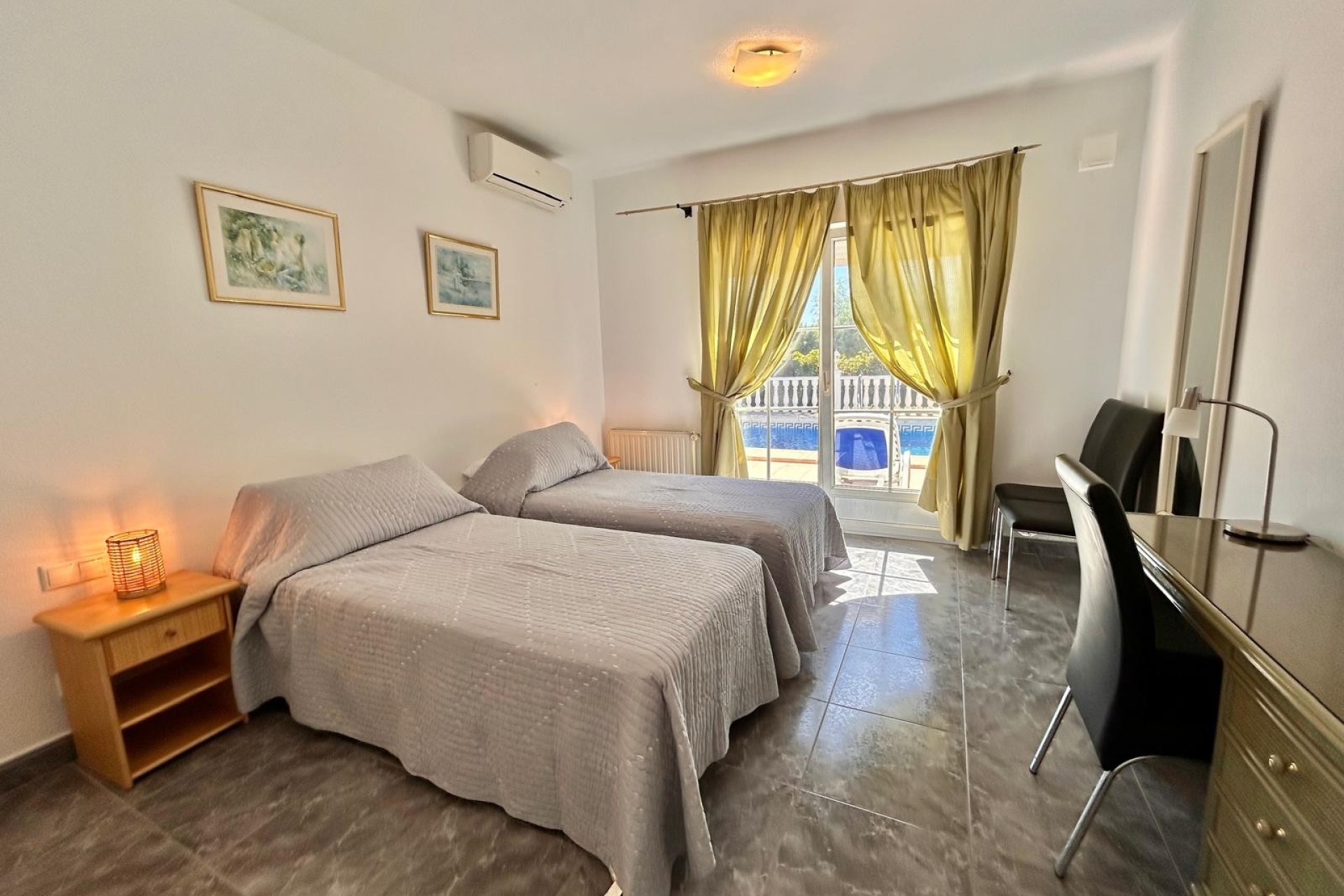Resale - Villa - Villamartin