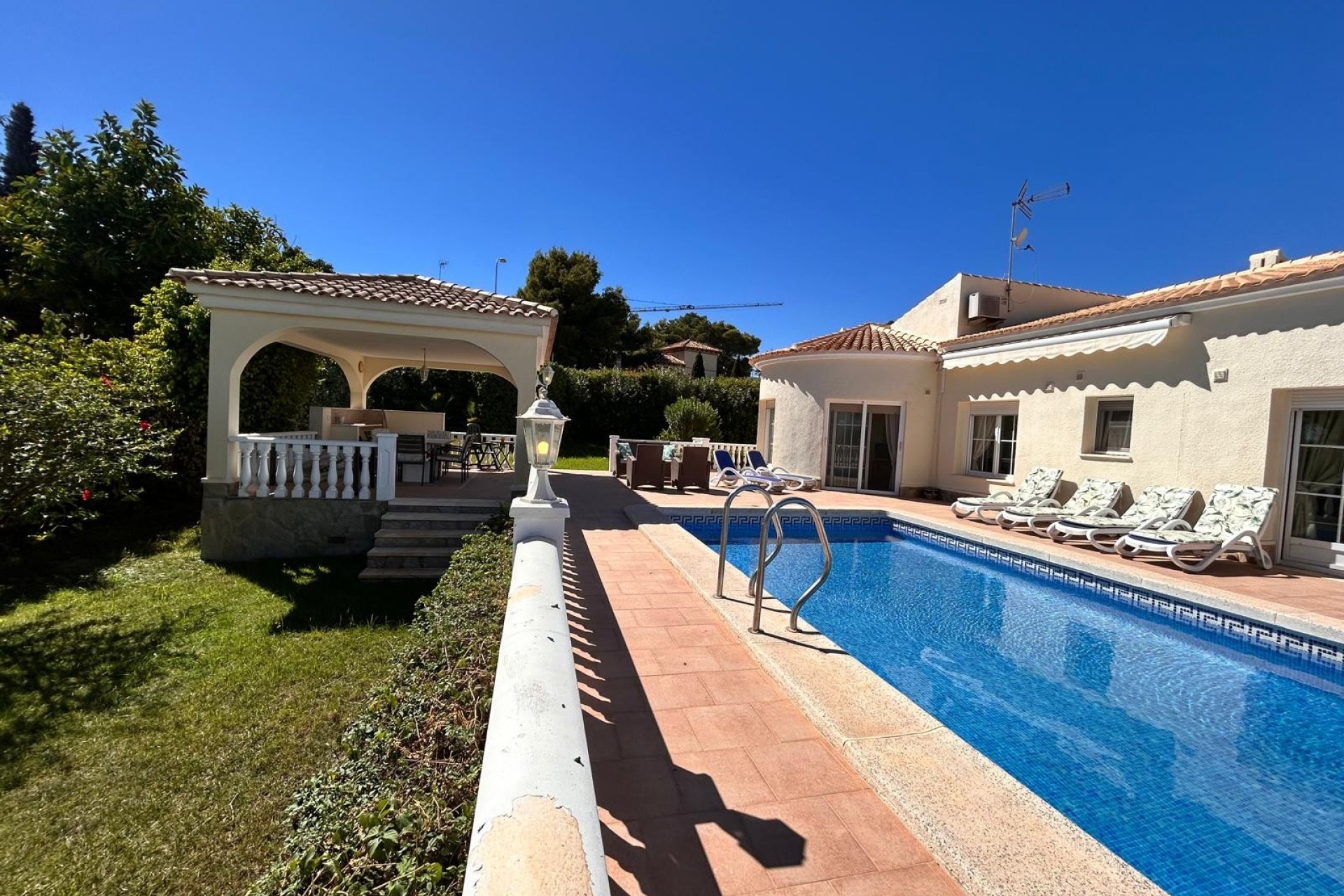 Resale - Villa - Villamartin