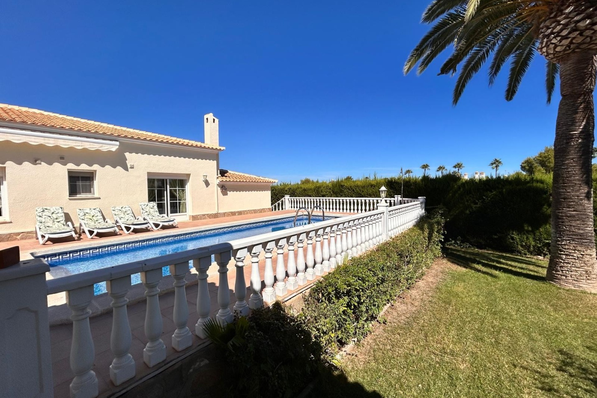 Resale - Villa - Villamartin