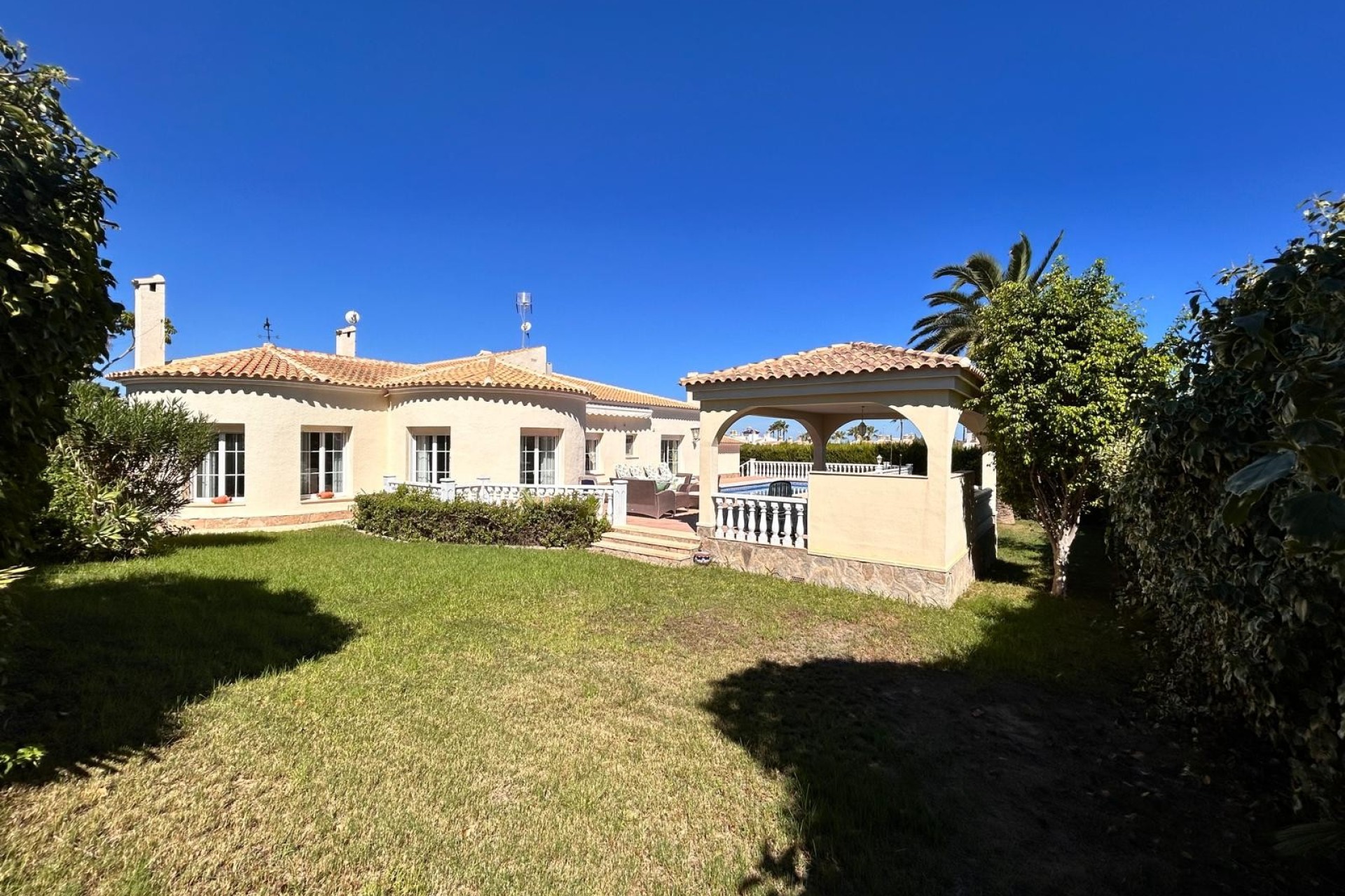 Resale - Villa - Villamartin
