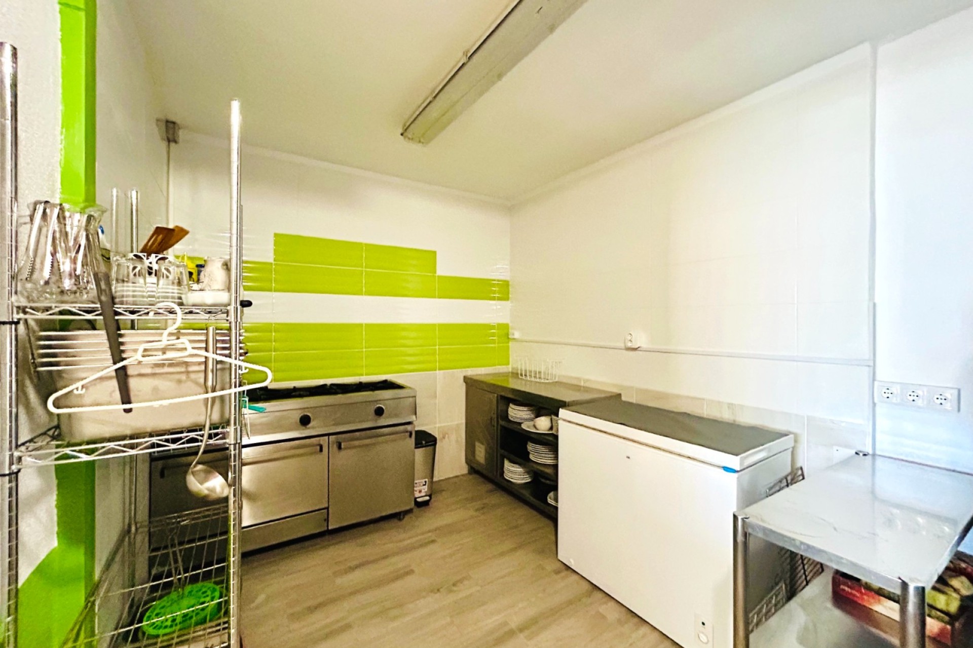 Revente - Commercial - Daya Nueva - Pueblo