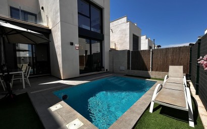 Villa - Odsprzedaż - Orihuela Costa - RE136907