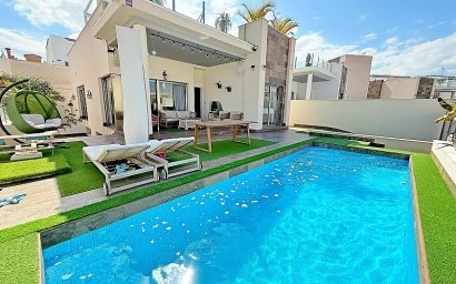 Villa - Odsprzedaż - Orihuela Costa - Villamartín