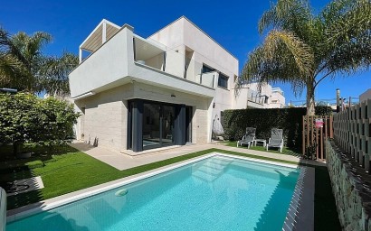 Villa - Resale - Pilar de la Horadada - RP136548