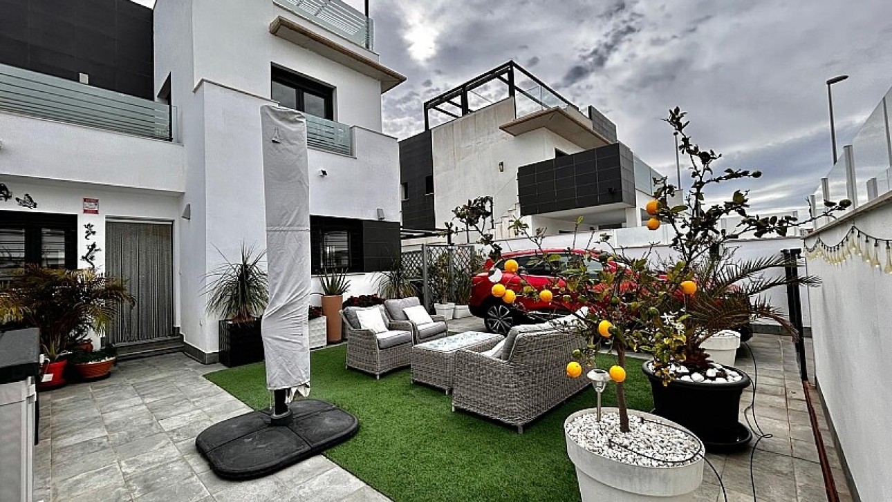 Resale - Semidetached villa - Torre de la Horadada