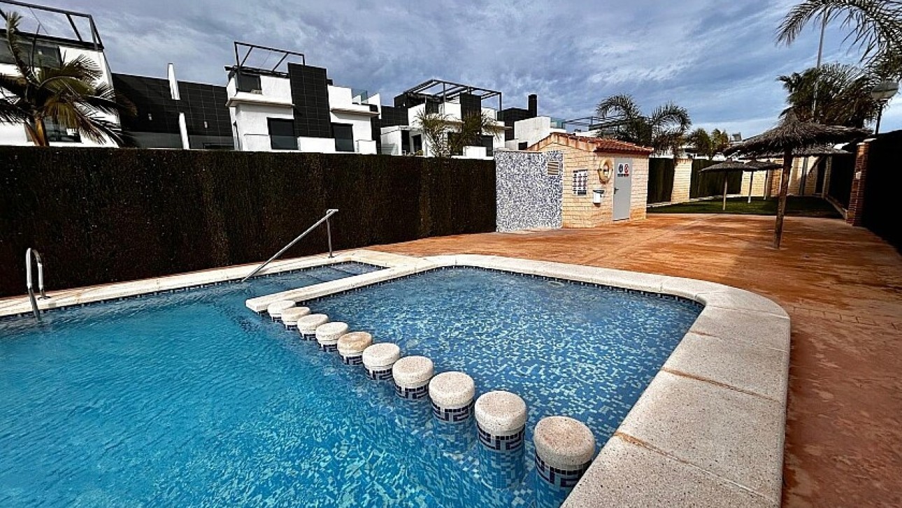 Resale - Semidetached villa - Torre de la Horadada