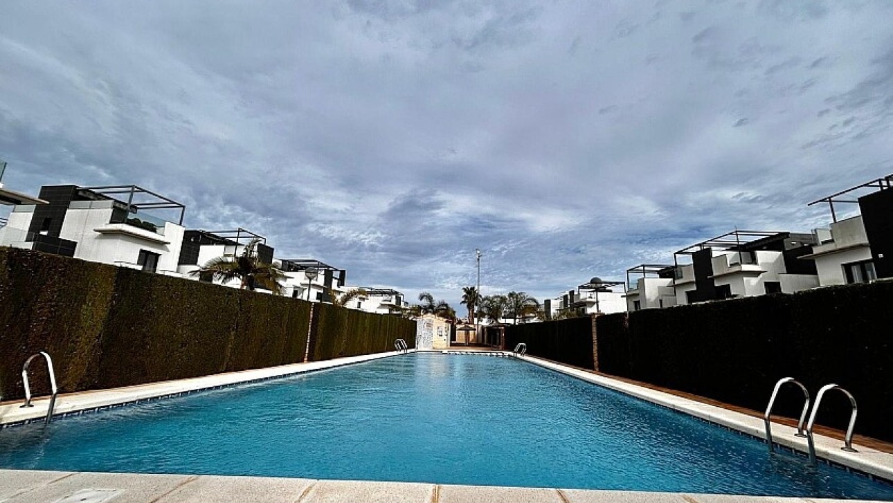 Resale - Semidetached villa - Torre de la Horadada