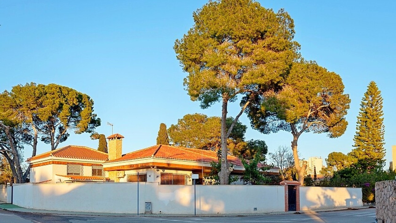 Resale - Villa - Orihuela Costa - Dehesa de campoamor