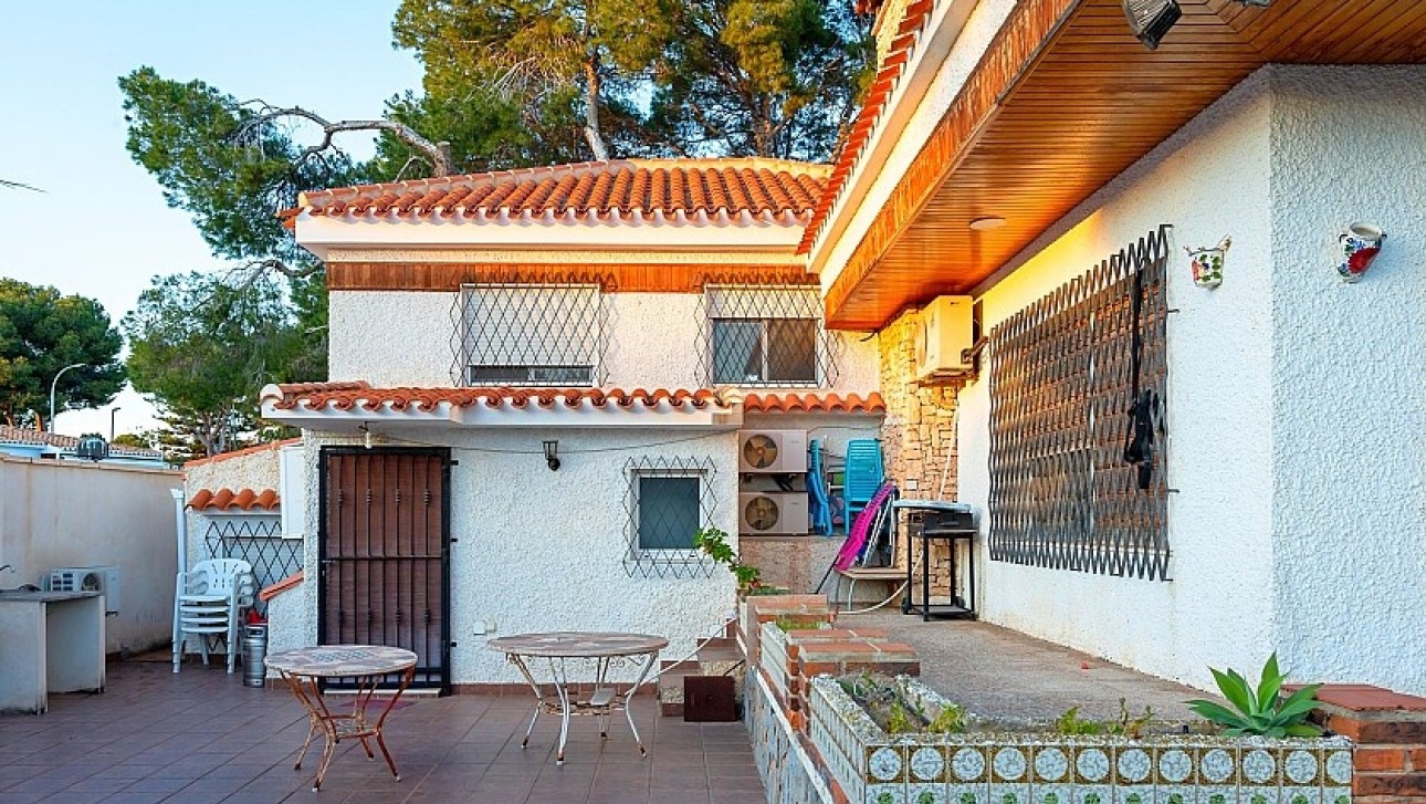 Resale - Villa - Orihuela Costa - Dehesa de campoamor