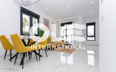Новое здание - Villa - Torrevieja - Torretas