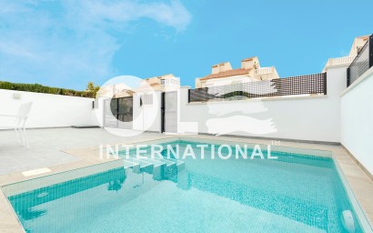 Новое здание - Villa - Torrevieja - Torretas