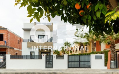 Новое здание - Villa - Torrevieja - Torretas