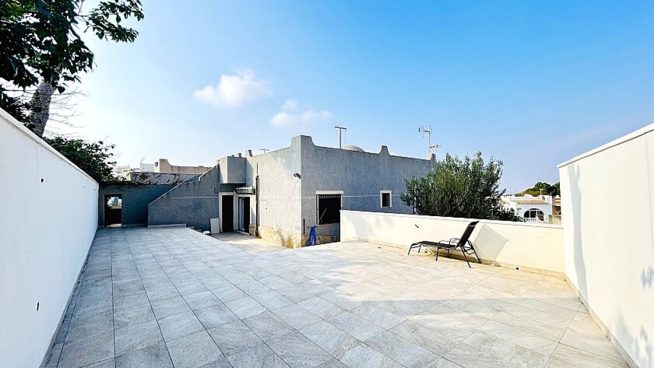 Resale - Semidetached villa - Torrevieja - Los Balcones