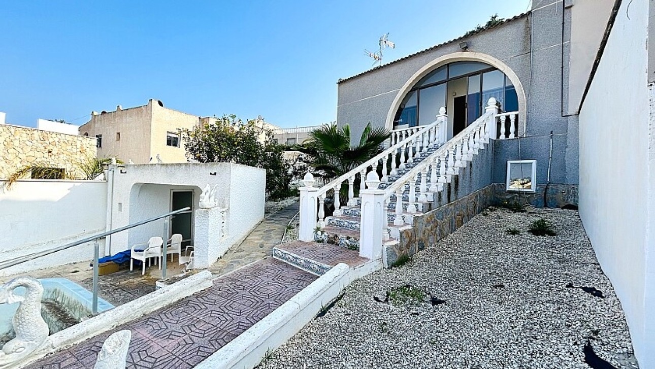 Resale - Semidetached villa - Torrevieja - Los Balcones
