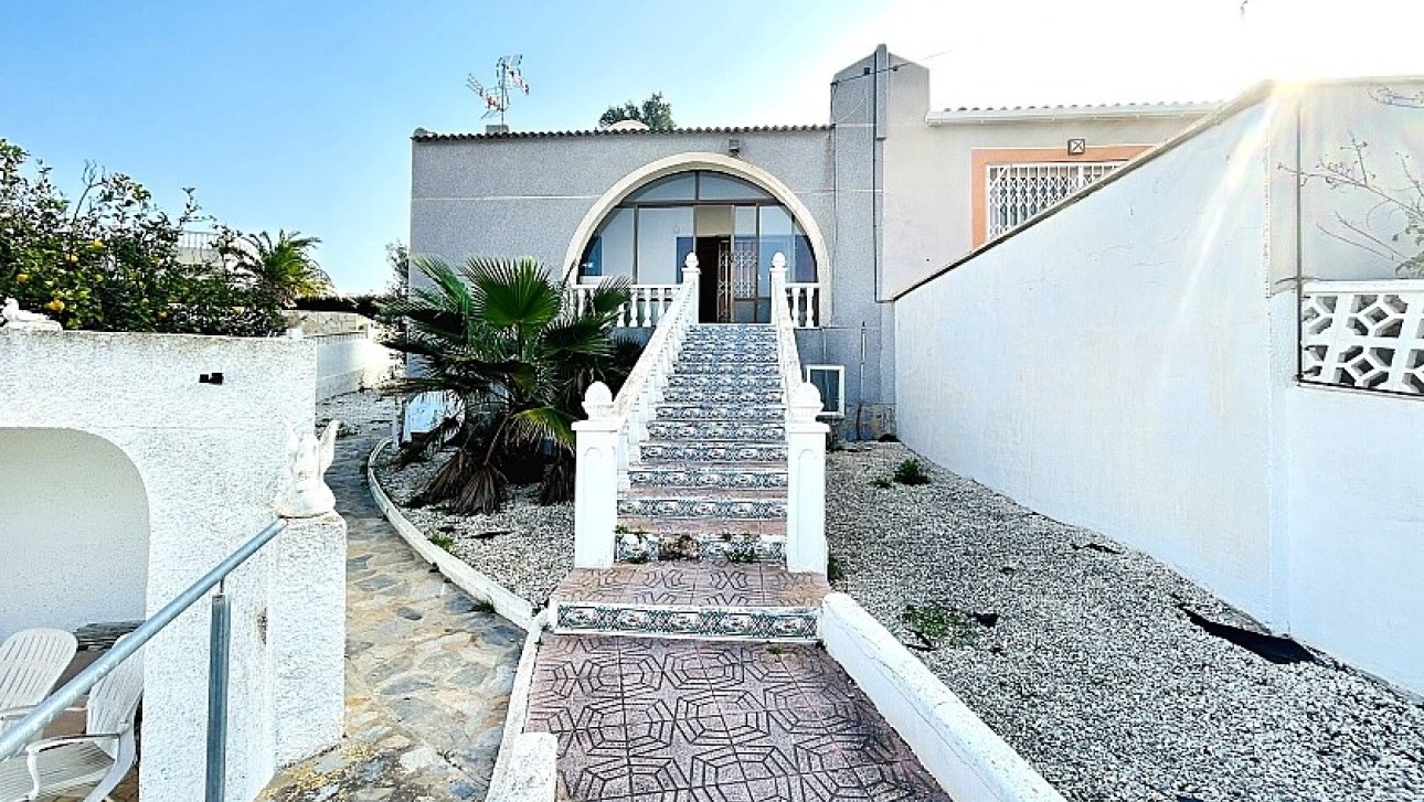 Resale - Semidetached villa - Torrevieja - Los Balcones