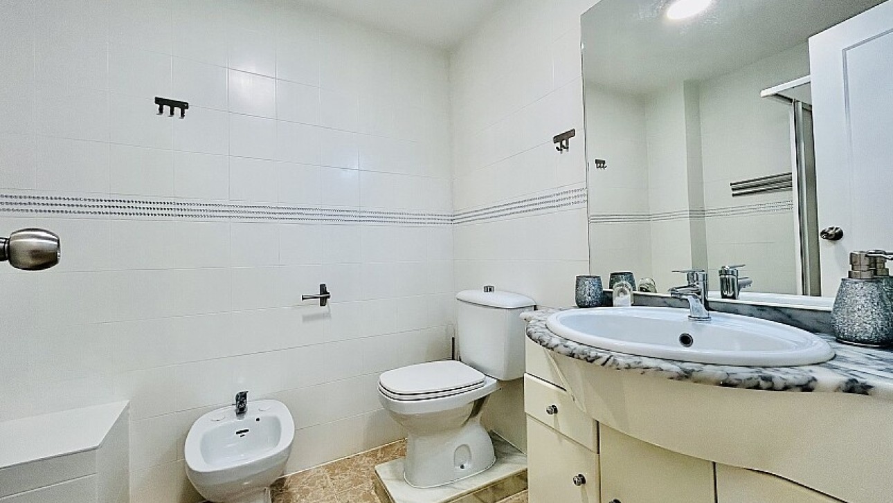 Resale - Apartment - Torrevieja - Playa del Acequión