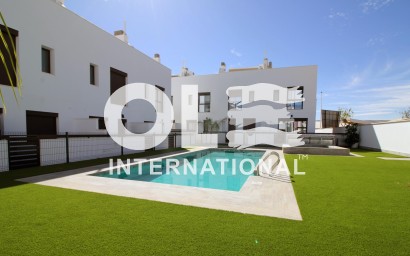 Новое здание - Villa - Pilar de la Horadada - parque Andromeda
