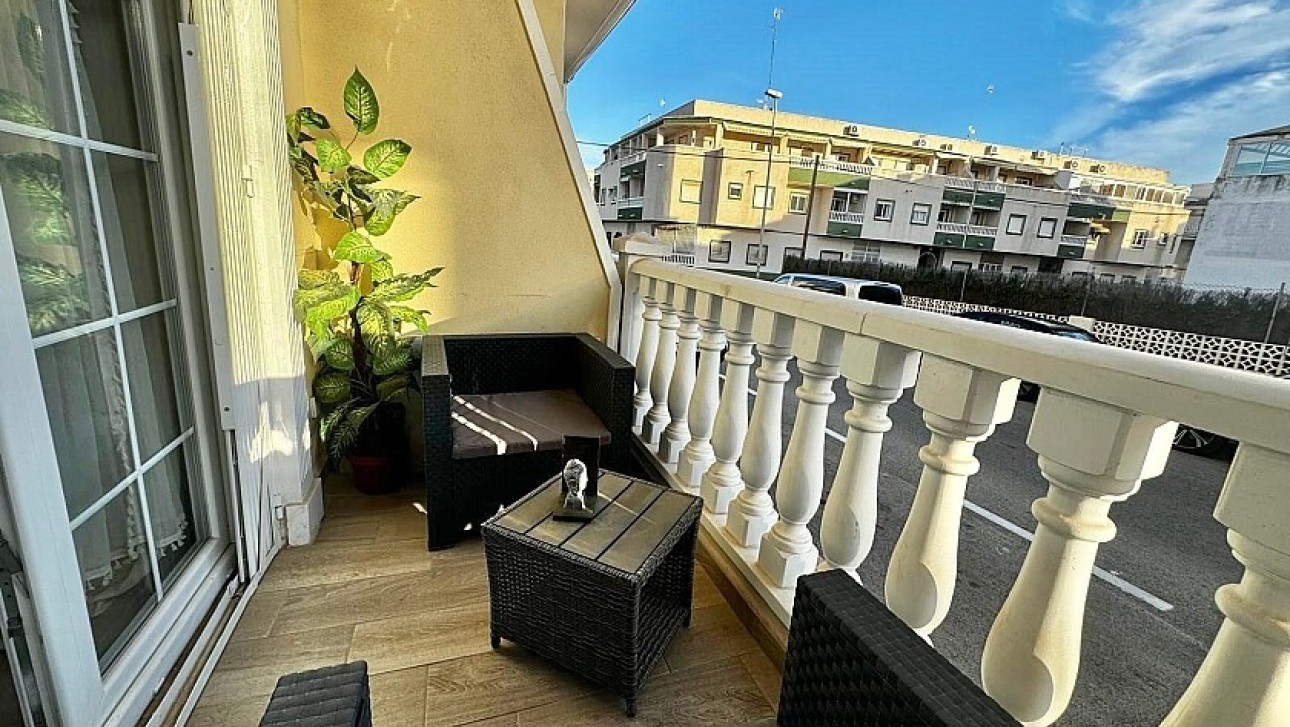 Resale - Ground floor apartment - Torrevieja - Playa de los Locos