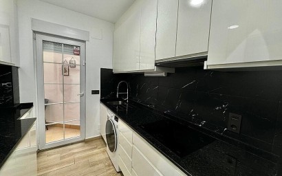 Resale - Ground floor apartment - Torrevieja - Playa de los Locos
